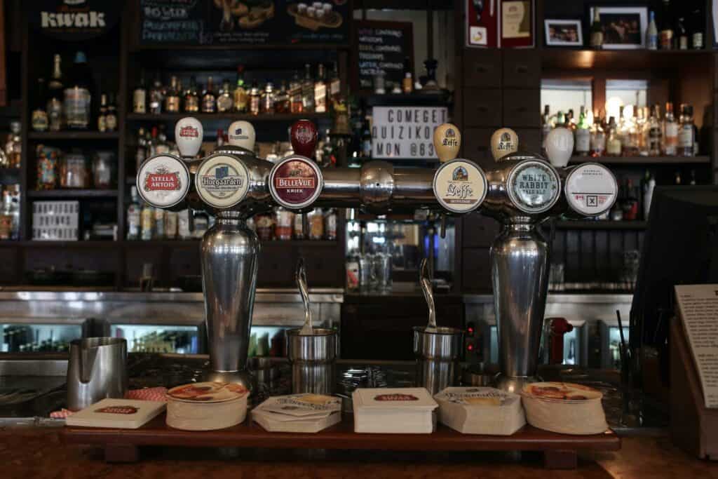 bar pub cleaning